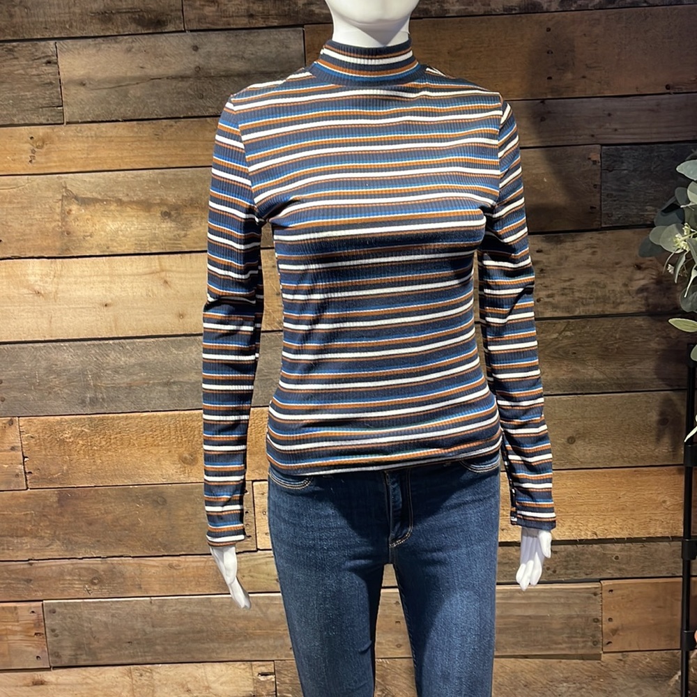 Striped Top - Picture 4 of 8
